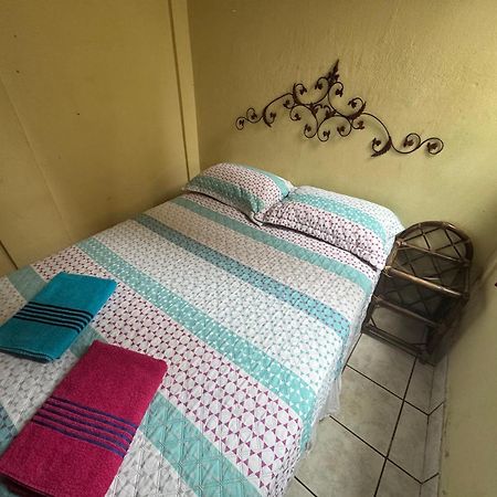 Hostal Los Girasoles By Hostal Inn 플로레스 외부 사진