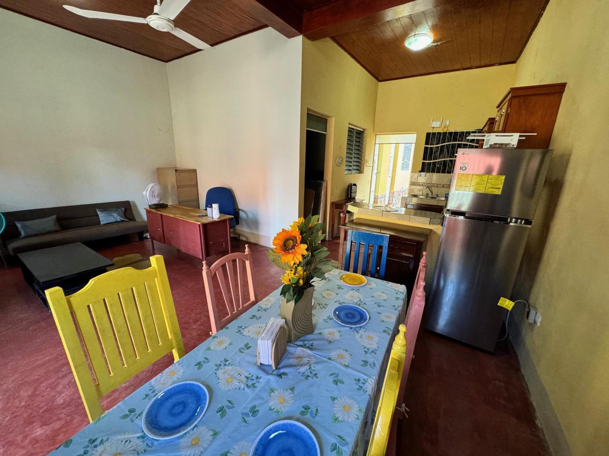 Hostal Los Girasoles By Hostal Inn 플로레스 외부 사진
