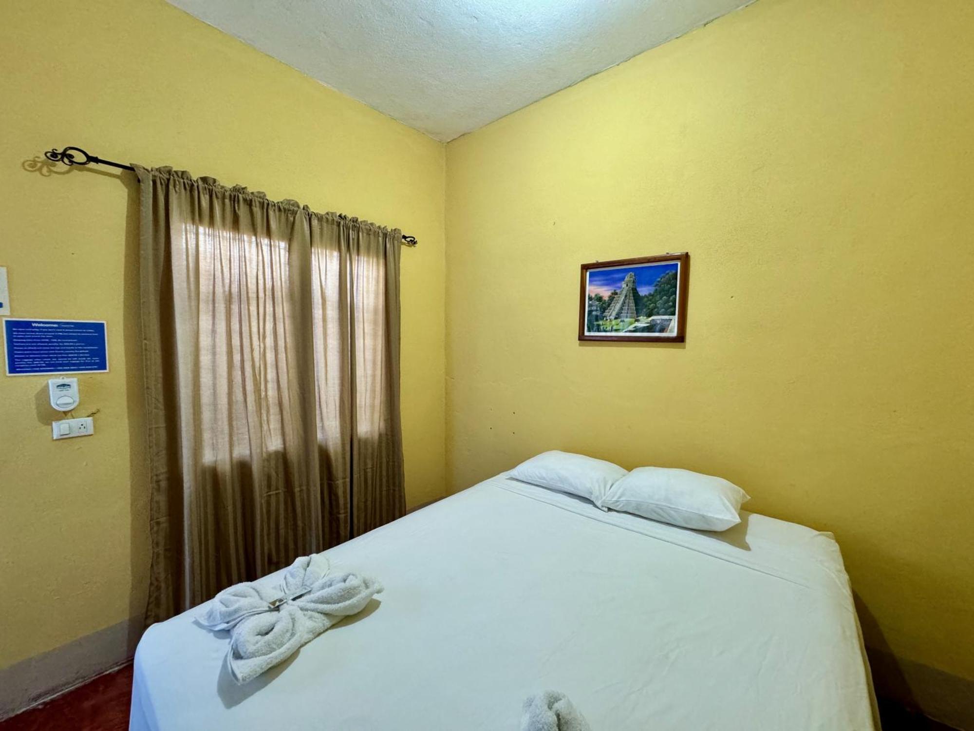 Hostal Los Girasoles By Hostal Inn 플로레스 외부 사진